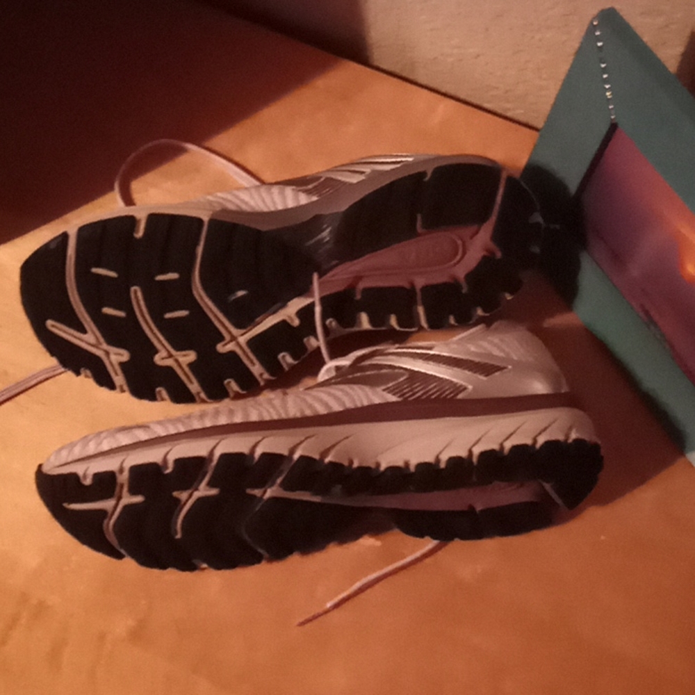 Brooks Adrenaline GTS 18 Running Shoes Women’s 9.5 - Picture 14 of 14